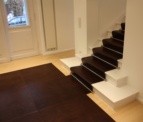 Stairrunner leather | Leather flooring | KURTH Manufaktur