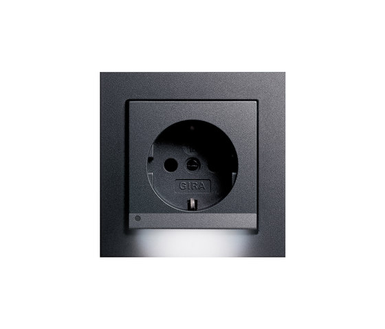 SCHUKO-socket outlet LED | E2 | Prises Schuko | Gira