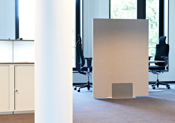 ACOUSTIC ROOM DIVIDER | ARCHITECTS ground level | Privacy screen | Création Baumann