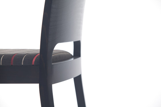 911 Chair upholstered | Sillas | TON A.S.