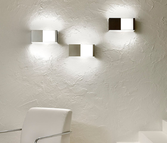 A-Side Wall lamp | Lámparas de pared | La Référence