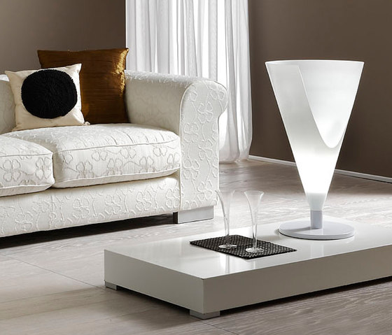 Eclisse Table lamp | Lampade tavolo | La Référence