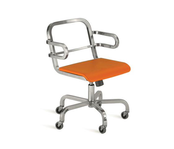 Nine-0™ Swivel armchair | Sillas de oficina | emeco