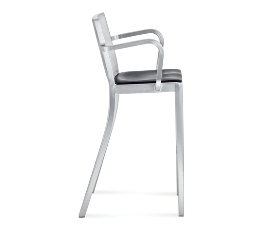 Hudson Barstool with arms seat pad | Bar stools | emeco