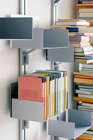 Totem | At-Wall Book Storage | Estantería | Aico Design
