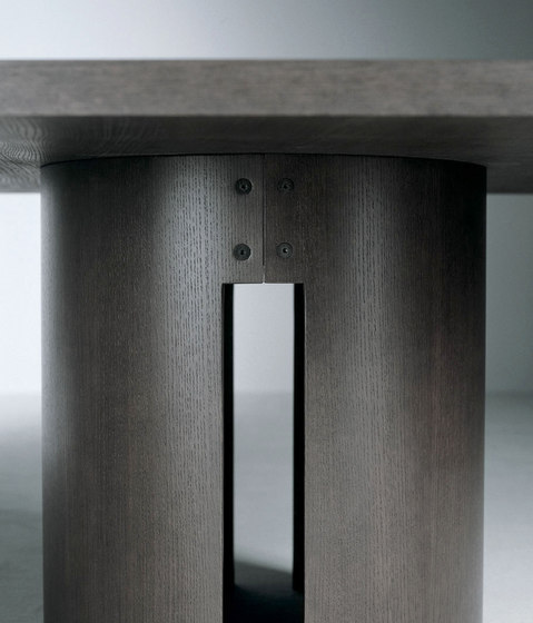 Gong Dining table | Tables de repas | Meridiani
