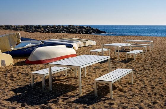 Mar de Aluminio Table | Dining tables | Sistema Midi