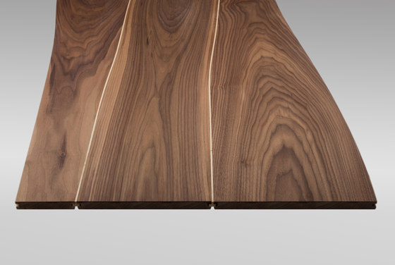 Massive Oberfläche Nussbaum mit Inlay | Materialien | Boleform