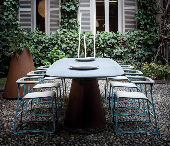 The Qibli table | Dining tables | Arclinea
