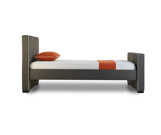 Dorma Upholstered Bed | Camas de niños / Literas | monte design