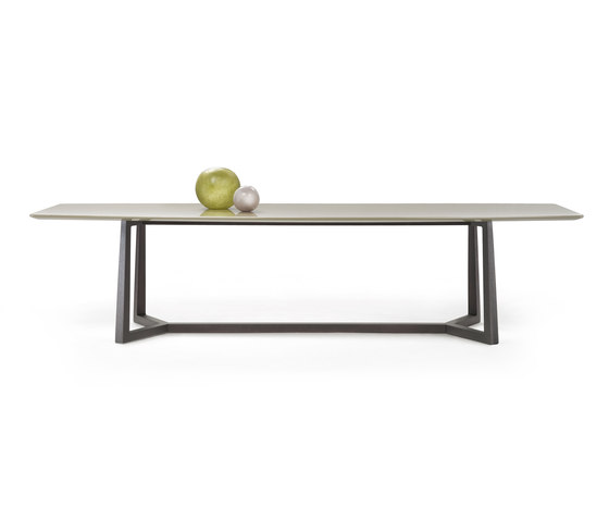Gipsy Table | Dining tables | Flexform