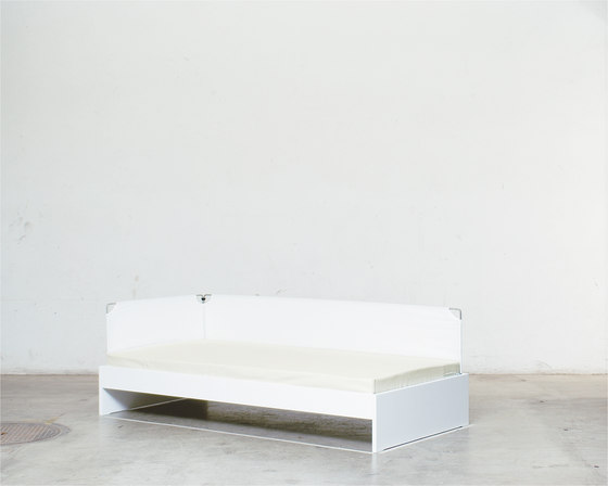 Bed with cloth border | Letti infanzia | Minimöbl