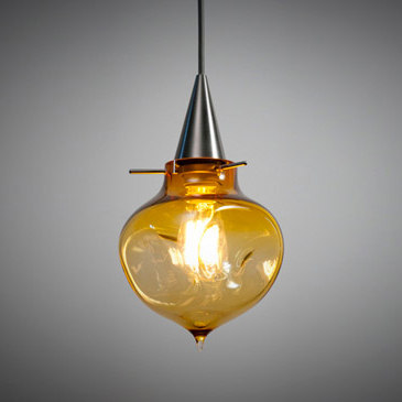 Small tri Rock in amber | Lámparas de suspensión | Jamie Harris Studio