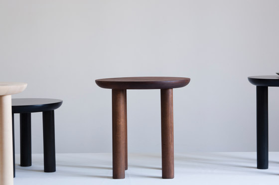 Wing high stool | Tabourets | Karen Chekerdjian