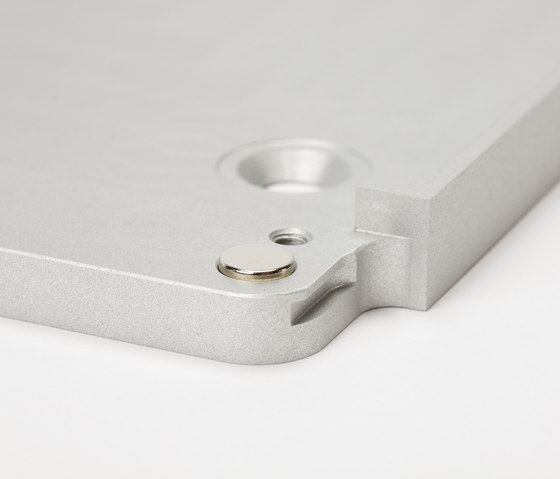Eve Mini brushed aluminium rounded | Smartphone / Tablet Dockingstationen | Basalte