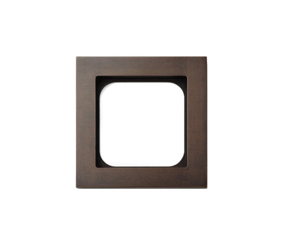 Frame classic 1-gang bronze | Enchufes | Basalte