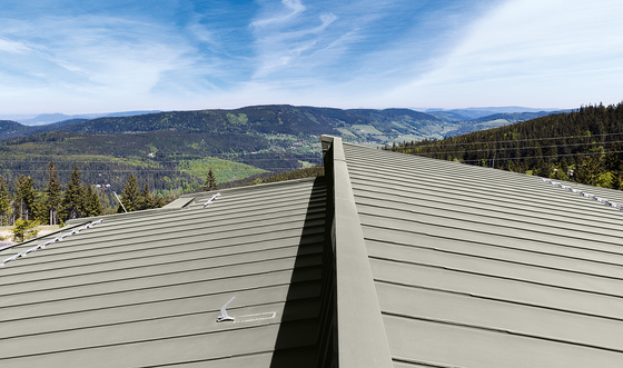 Roof covering | Angled standing seam | Revestimientos para tejados | RHEINZINK