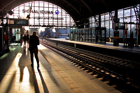 Hamburg | Railway station Dammtor | Planchas de madera | wallunica