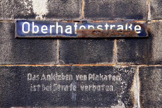 Hambourg | l'étiquette "interdit placardage" | Panneaux de bois | wallunica