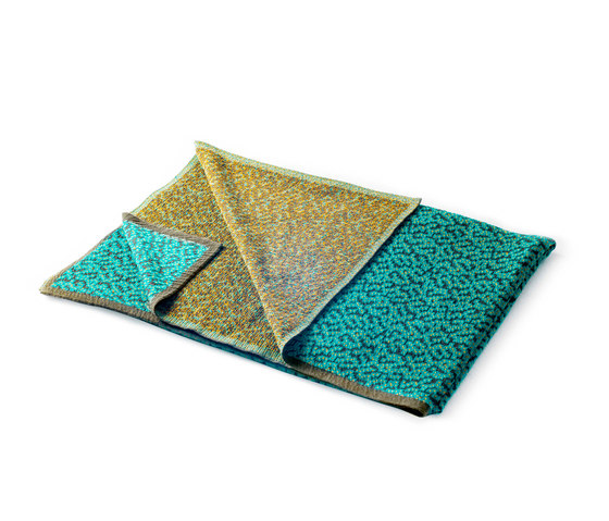 Labyrinth Calm Turquoise | Decken | ZUZUNAGA