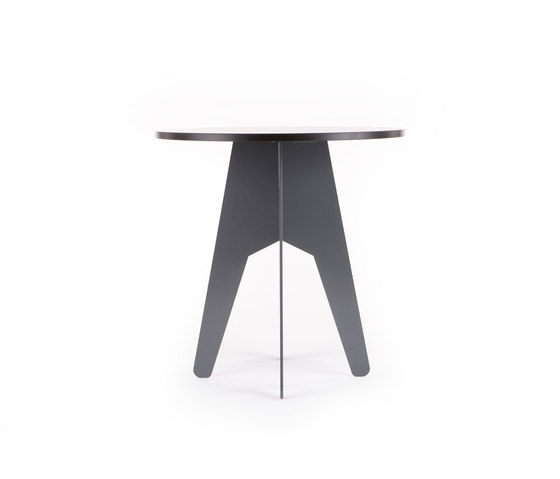The Burgess Compact Table | Mesas auxiliares | Assemblyroom