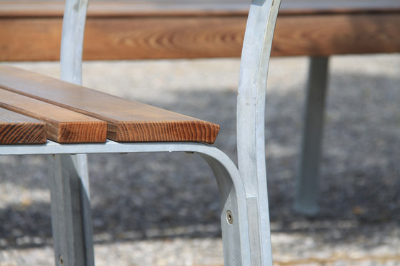 Vivendi Armchair | Chairs | BURRI