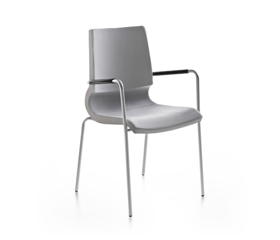 Ricciolina 4 legs with armrests upholstered | Sillas | Maxdesign