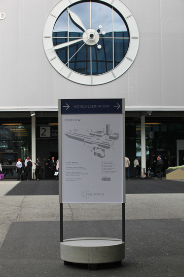 Signage System Messe Basel by BURRI – Mobile indoor F4 twin-sided stele | Terminal informativi | BURRI