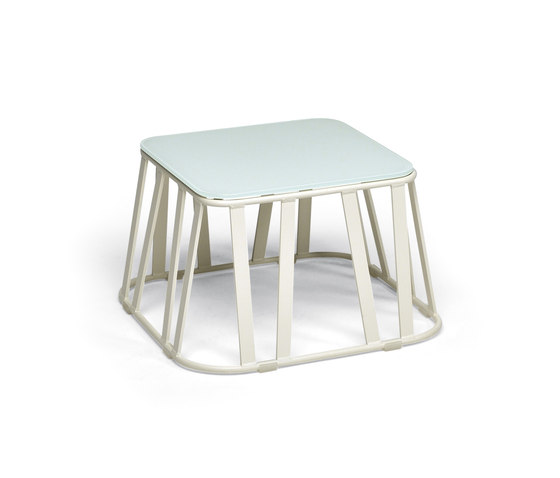 Hamptons Graphics 9739 coffee table | Side tables | ROBERTI outdoor pleasure