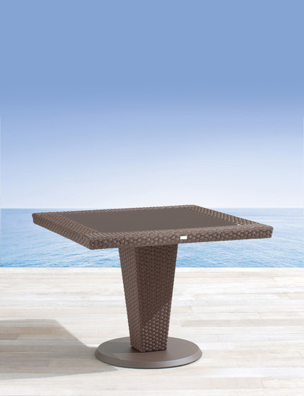 St. Tropez 9542 table | Tables de repas | ROBERTI outdoor pleasure