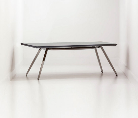 Carbon Table | inox steel | Tables de repas | Zieta