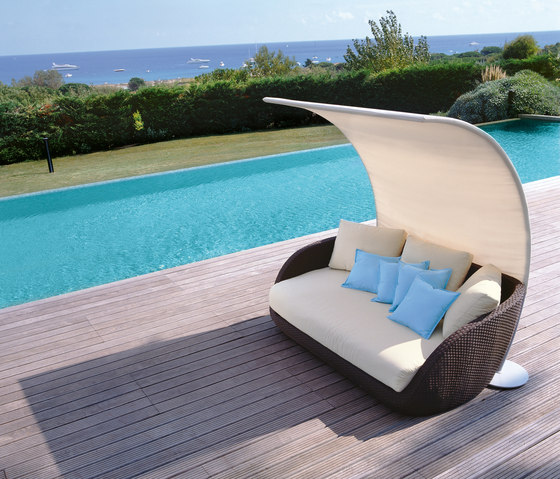 St. Tropez 9576 sofa | 9577 | Shade sails | ROBERTI outdoor pleasure
