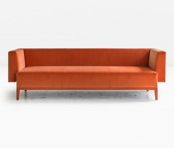 Liston Sofa | Sofás | Khouri Guzman Bunce Lininger