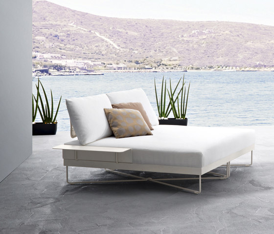 Coral Reef 9805 day-bed | Sun loungers | ROBERTI outdoor pleasure