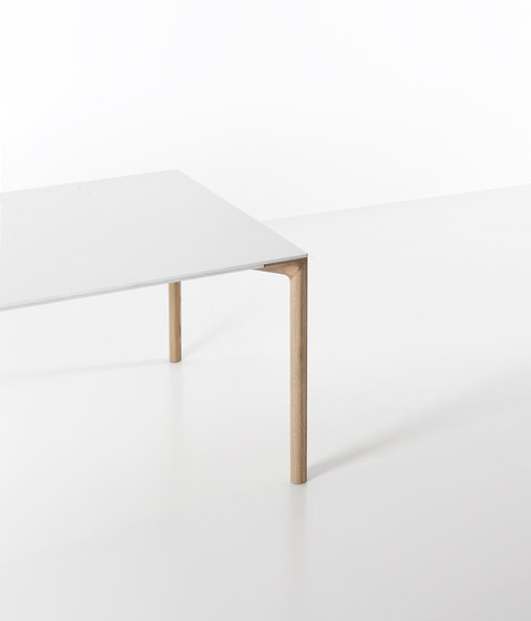 Boiacca wood legs | Dining tables | Kristalia