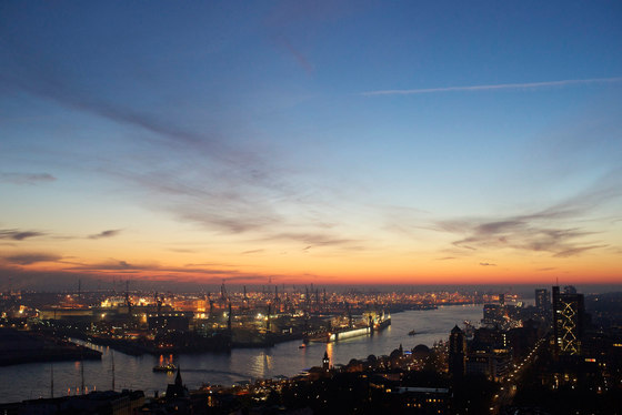 Hamburg | View over the Port of Hamburg in the evening | Láminas de plástico | wallunica