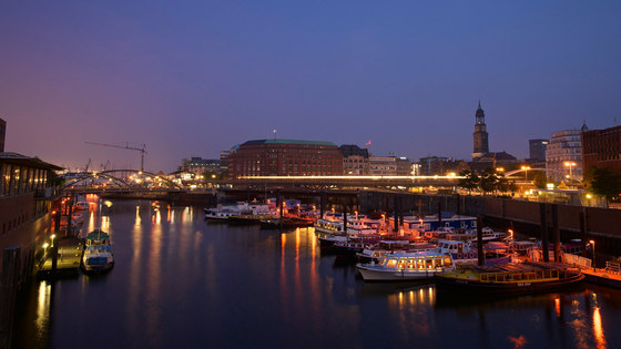 Hamburg | View over the Port of Hamburg in the evening | Wood panels | wallunica