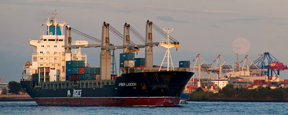 Hamburg | A container ship in Hamburg harbor | Synthetic films | wallunica