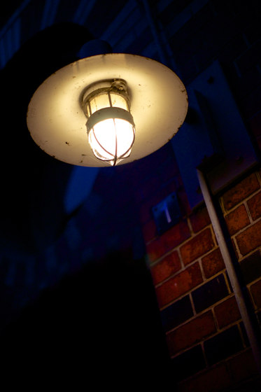 Hamburg | Eine Lampe in der Hamburger Speicherstadt | Kunststoff Folien | wallunica
