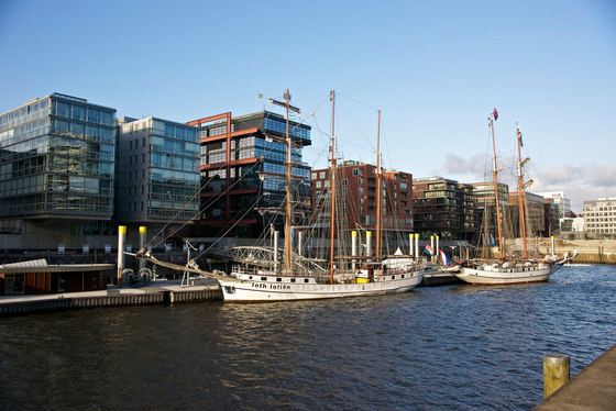 Hamburg | The sailing ship Loth Lorien at the Kaiserkai | Pannelli legno | wallunica