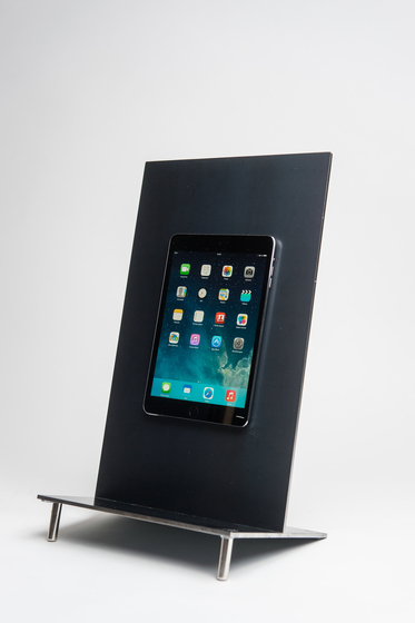 wineTee® iPad/tablet holder | Bookends | lebenszubehoer by stef’s