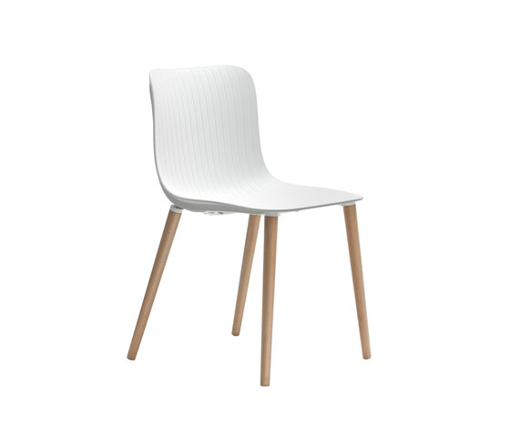 Dragonfly | Chair - wooden legs | Stühle | Segis