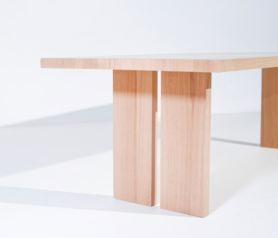 Lof Slim dining table elephant legs | Tables de repas | Van Rossum