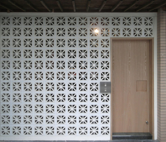 Porous block 200 in-situ | Systèmes de façade | Kenzan