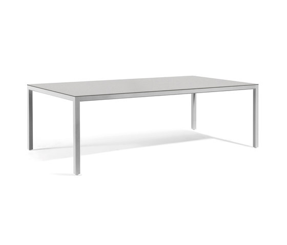 Quarto low rectangular dining table | Mesas comedor | Manutti