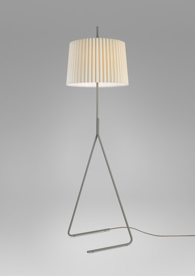 Fliegenbein Floor Lamp | Standleuchten | Kalmar