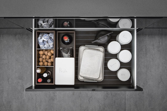 Interior | Aluminum interior accessories, smoked chestnut | Organizzazione cucina | SieMatic