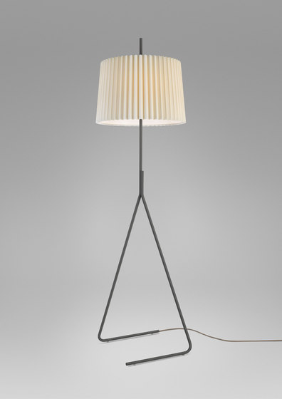 Fliegenbein Floor Lamp | Lampade piantana | Kalmar
