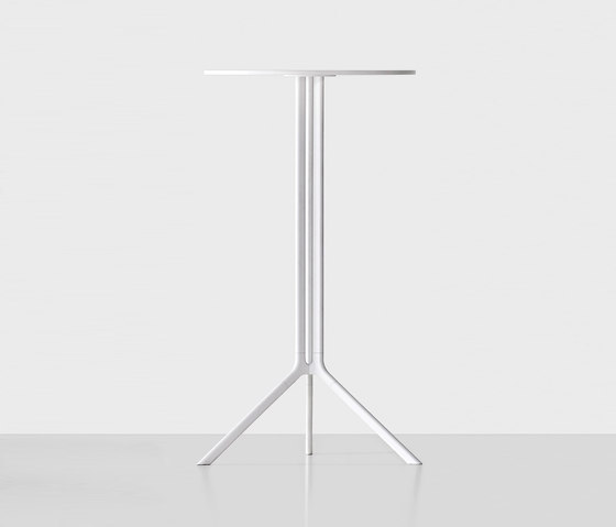 Poule table | Standing tables | Kristalia