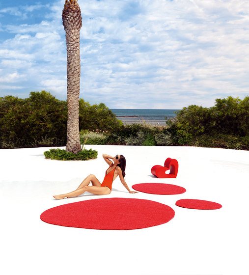 Agatha rug red | Outdoor rugs | Vondom
